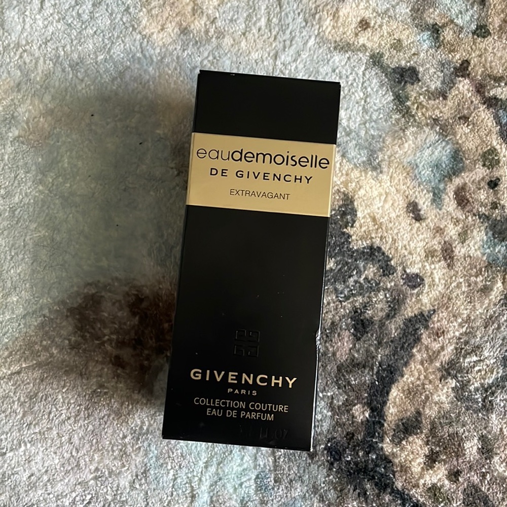 Givenchy EaudeMoiselle Extravagant